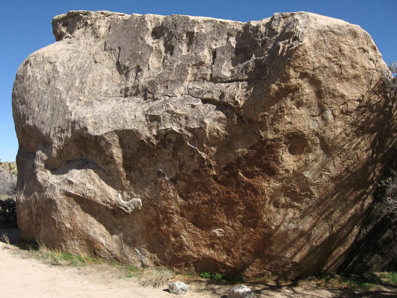 Indian Wave Boulder.<br>
Photo by Blitzo.