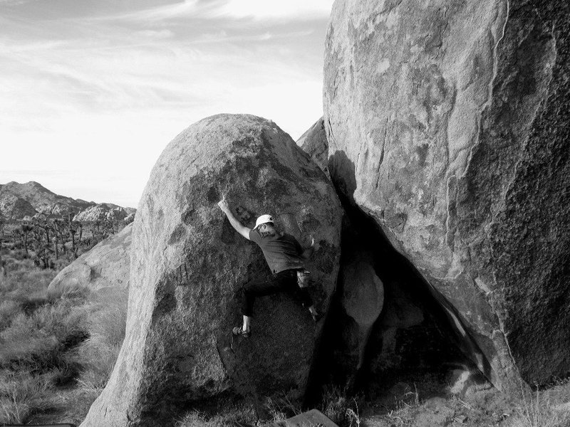 Bouldering at the Love Nest Area, Joshua Tree NP