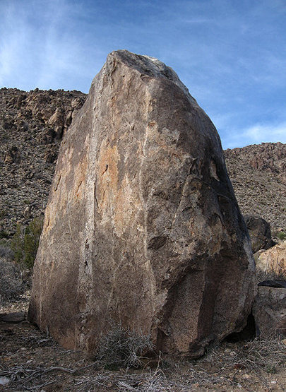 A cool Looking boulder.<br>
Photo by Blitzo.