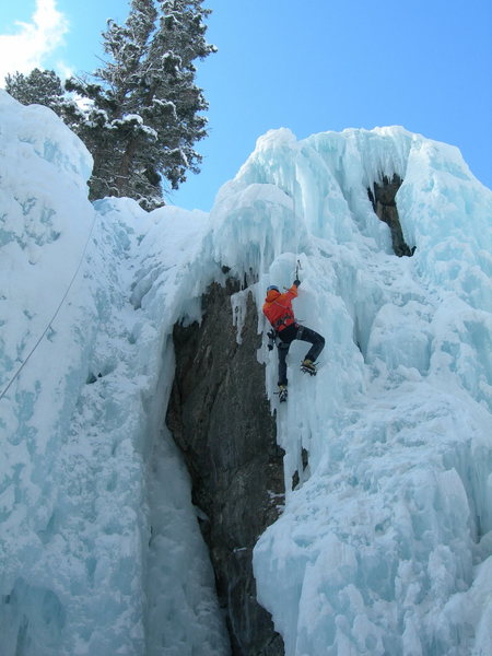 Further up on a steep, hollow bit.<br>
<br>
Note, from the scratch marks it looks like you can also continue up the rock to the left of Gordo.