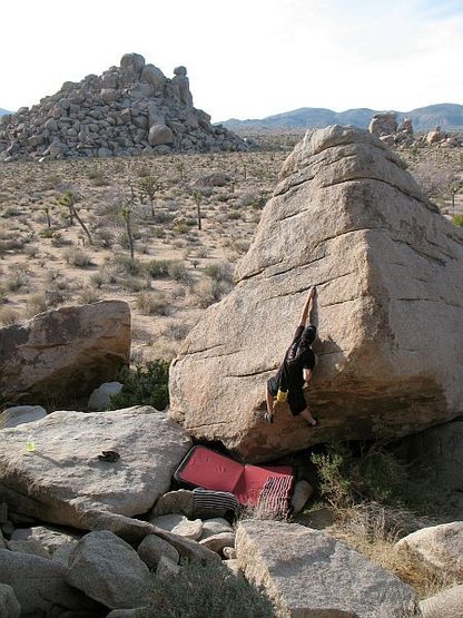 Bouldering near Slashface, Joshua Tree NP