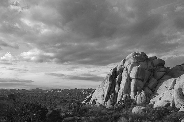 Clouds over Target Rock.<br>
Photo by Blitzo.