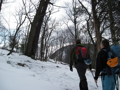 Hiking up the 'Red Dot' trail on Mt.Tammany