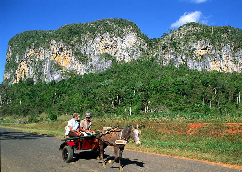 Guajiros passing Mogote de los Hoyos.