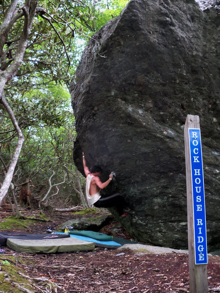 Steve Lovelace on "Indian Outlaw" (v3) on the Rock House Boulder, ghsp