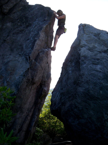 Travis Melin taking it all in on the "Highland Highball" (v2) in the Highlands Area, GHSP