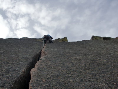 Looking up the 2nd pitch, Mike Keegan leading.