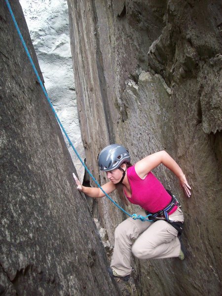 Veronica M. from Durango chimneys out of "ocean corridor" area at the base of Centipede (5.9).