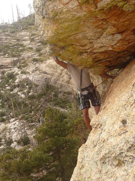 Leading "Admiral Throckmorton."  Note the #2 camalott placed under the roof.  This will insure that if I fall making this blind clip that I will only deck out on the rock instead of tumbling down it.  Sketchy.