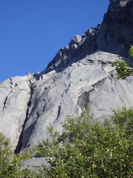 Bare blabaer buttress located on the left of lower side of the first photo of Pillaren