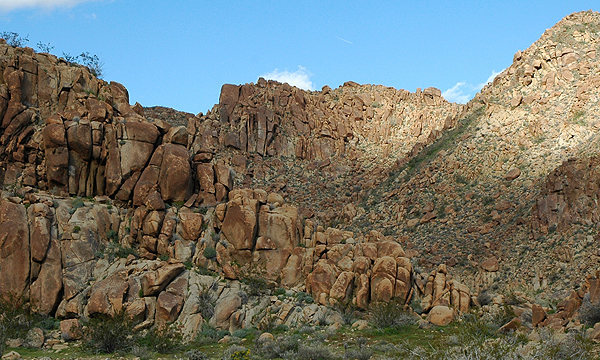 Butterbags Buttress Area.<br>
Photo by Blitzo.