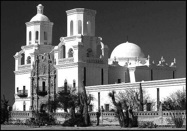 San Xavier Mission, Tucson.<br>
Photo by Blitzo.