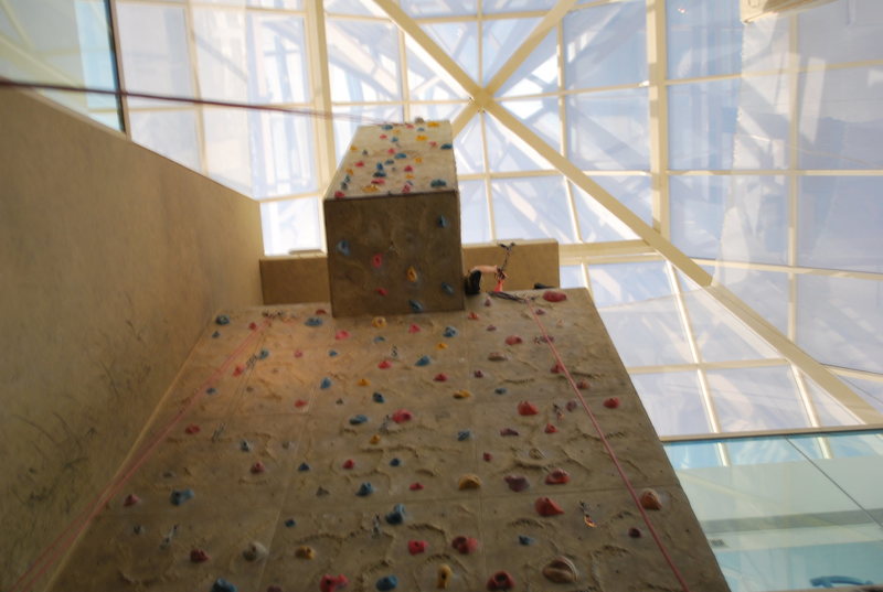 There is a plat form where you can top out at and it has rappel anchors for sport climbing.