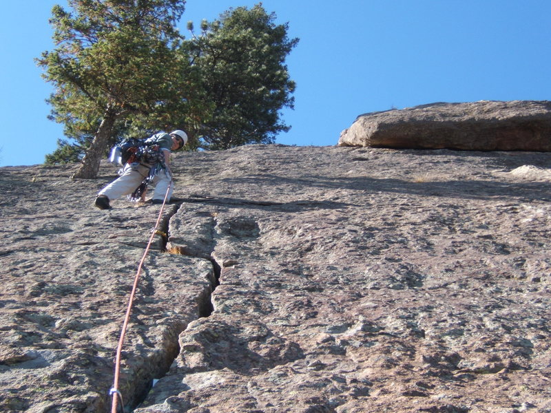 Eric leads the crack on the upper slab, with the large raised block visible to the right.