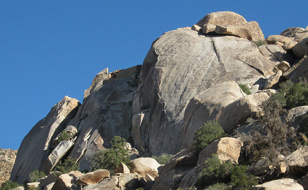 Rattlesnake Buttress on the left, Dune on the right.<br>
Photo by Blitzo.