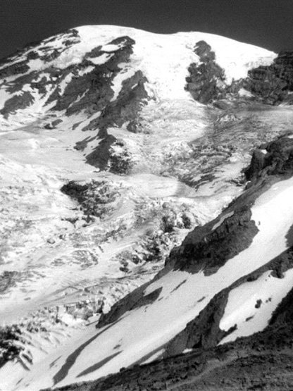 Nisqually Glacier 1975.<br>
Photo by Blitzo.