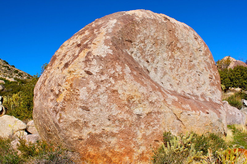 boulder to the right of heel hook traverse