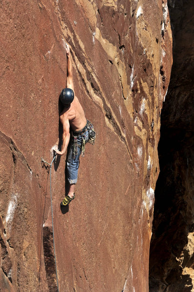 Eldorado Canyon<br>
Adam Brink on Fire and Ice. Reach?? He's 6ft tall with a positive index.