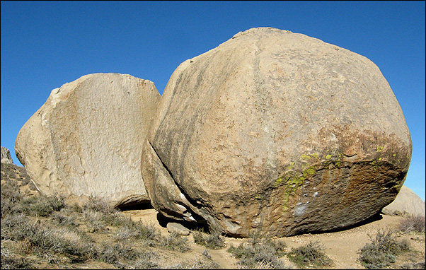 Peabody Boulders.<br>
Photo by Blitzo.