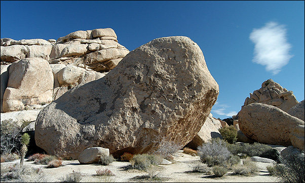 So High Boulder, Joshua Tree.<br>
Photo by Blitzo.