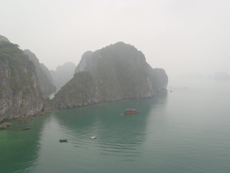 Views of Ha Long Bay from Screw loose.