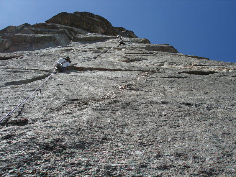 Tom leading P1 proper on  busy day. Breathing like a horse at altitude, but moving along nicely, 8-21-09.