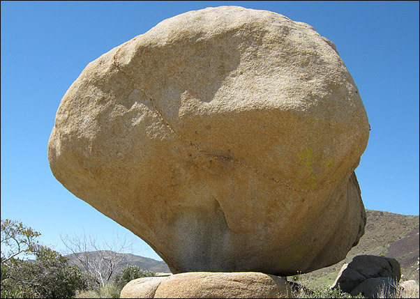 A balanced boulder, Geology Tour Road.<br>
Photo by Blitzo.