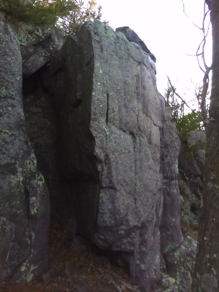 Potential boulder problem directly above Tyrolean Tower. Good landing.