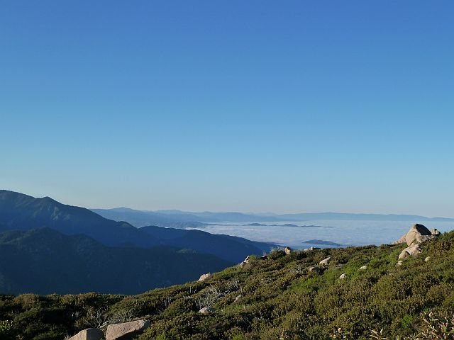 Looking southeast from just below the fire lookout, Keller Peak