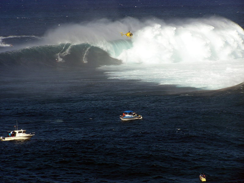 Two tow in guys share a wave at Pe'hai<br>
Photo: Olaf Mitchell