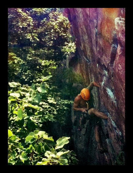 Finding the good stance on the steep crack. 