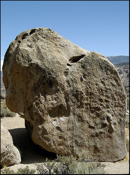 Leary/Bard Boulder.<br>
Photo by Blitzo.