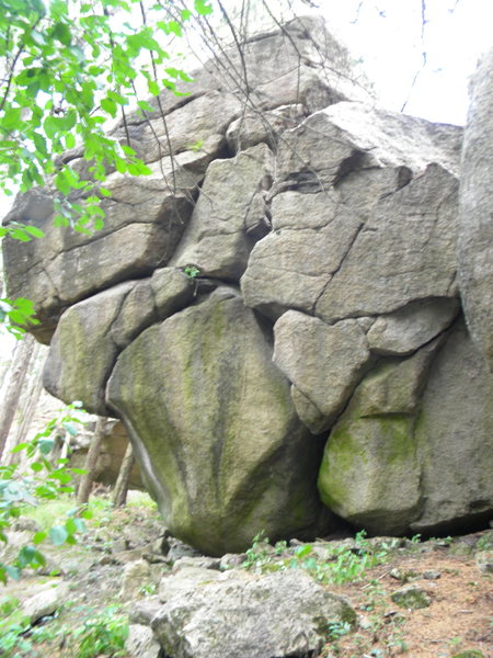 Picture taken from the right side of the Bruce Lee Wall. The right face is slightly overhanging, while the left side has two roofs.