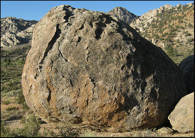 Roadside Boulder NE.<br>
Photo by Blitzo