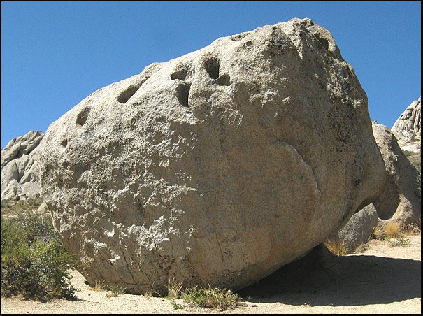 Pothole Boulder.<br>
Photo by Blitzo