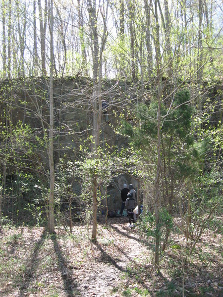 A side trail to the Slab Climbs area. This photo shows you how short the wall is here.