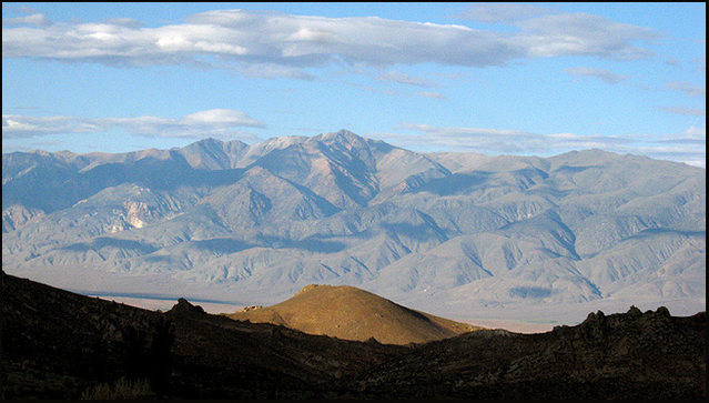 Not so White Mountain, from Buttermilk Country.<br>
photo by Blitzo.