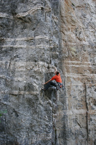 Finishing up the first "pitch" of 'Arretez-vous'.<br>
Photo: S. Giffin.