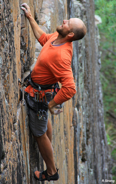 Alex chills out at the crack.<br>
Clear Cut (5.10).
