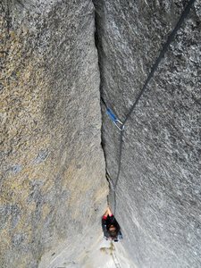 Awesome jamming on pitch 2 of Mental Block. The crack widens from 1" to 3".