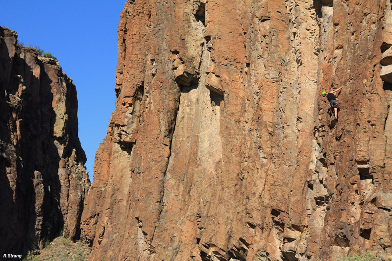 Nice sunny rock on a cool autumn morning<br>
Darryl Styles starts up<br>
Post Moderate (5.9)