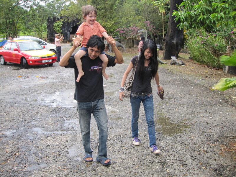 Noh (one of the first ascentionists at The Zoo), Chxqo, and Kiran going to get wild at The Zoo Wall.