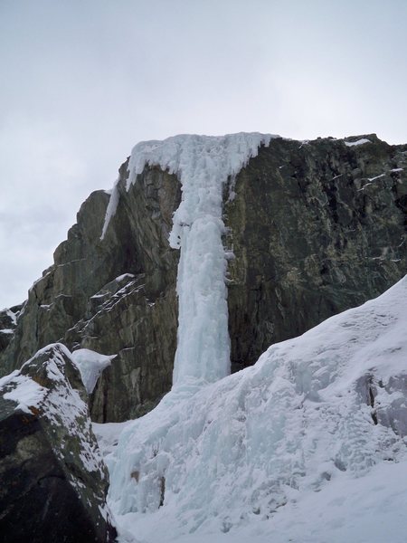 4 Dec. 2011. Right main flow, pillar, Sickle on a Stick? Large horizontal crack in it about 2/3 the way up. 