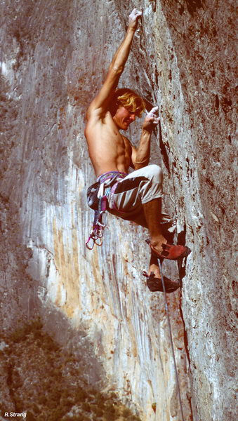 Ed Strang powers thru the crux with Outrage in the background - <br>
Rain of Gold (5.13)