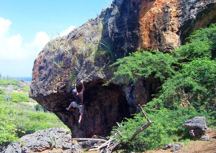 Overhang roof traverse