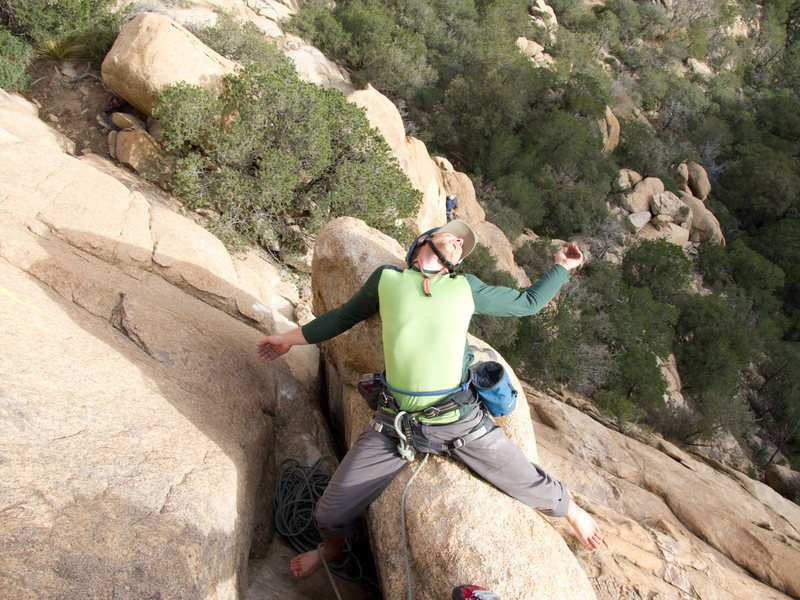 "A Caballo" Belay atop pitch one.