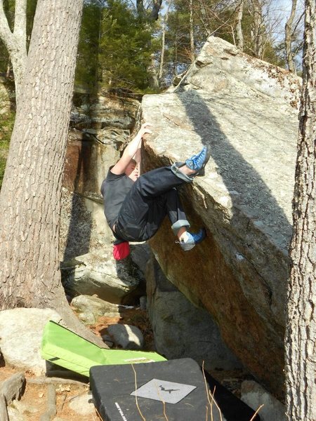 Heel hooking on the arrow V1+