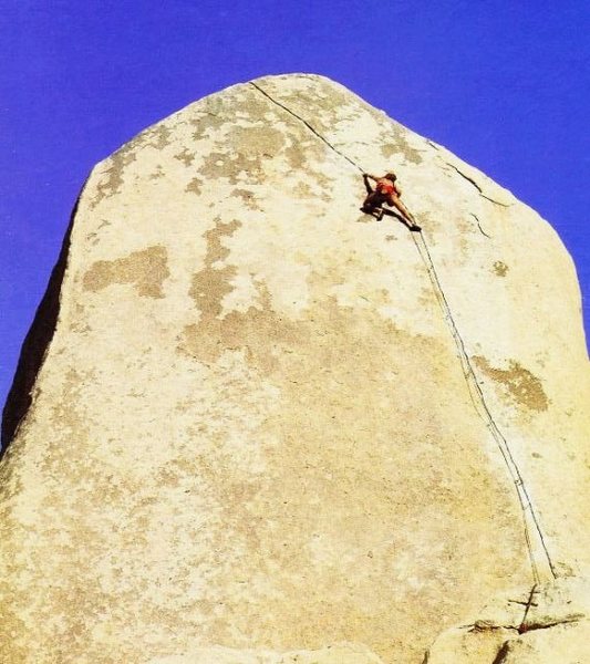 Dan Goodwin on Equinox (5.12c), Joshua Tree NP<br>
<br>
Photo by Anne-Marie Weber