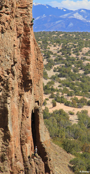 Nearing the 3rd pitch crux<br>
Heat Seeker (5.11-)