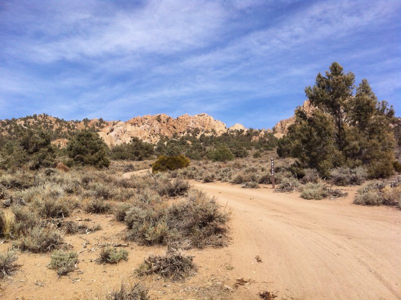 Last turn toward the crag<br>
Sign reads 04S134F